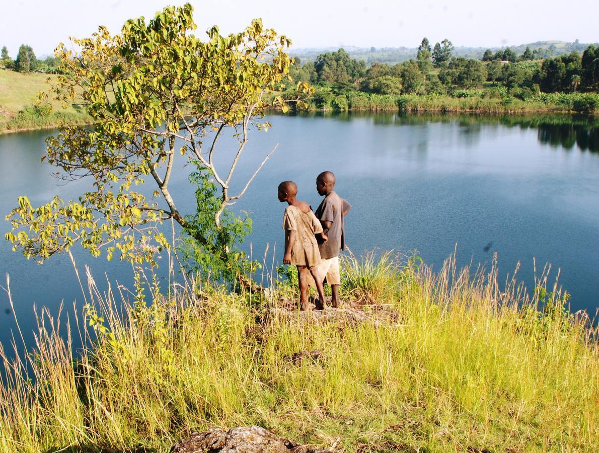 Koi Koi, Fort Portal Kasusu Екстер'єр фото